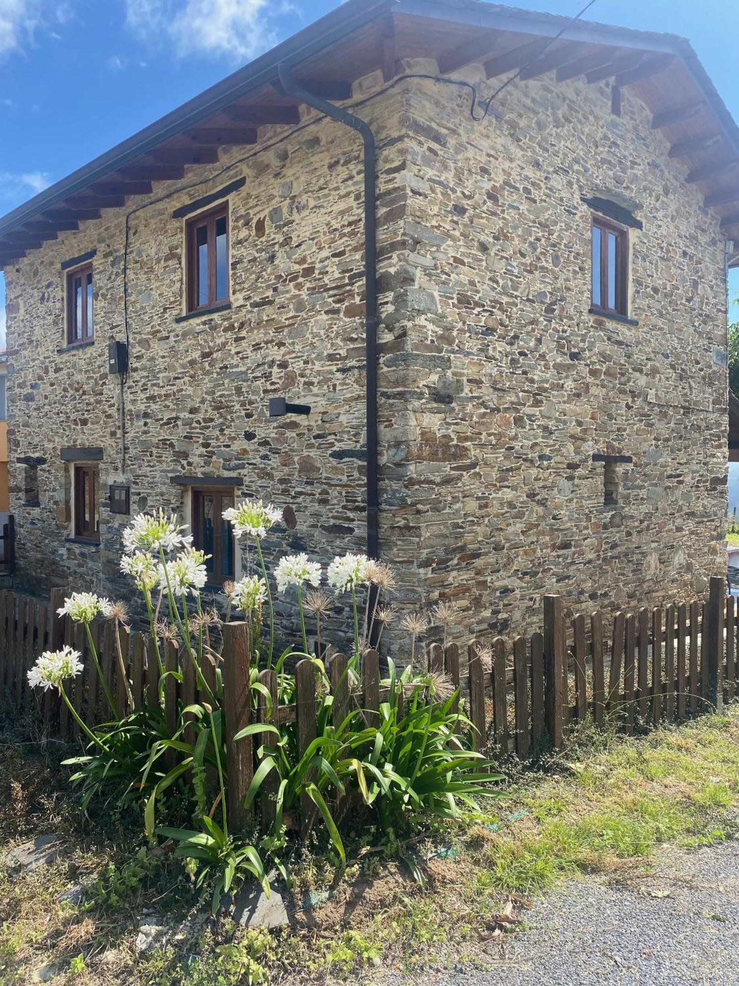 Casita Feliz Entre Montanas Y Cerca Del Mar Trabada Exterior foto