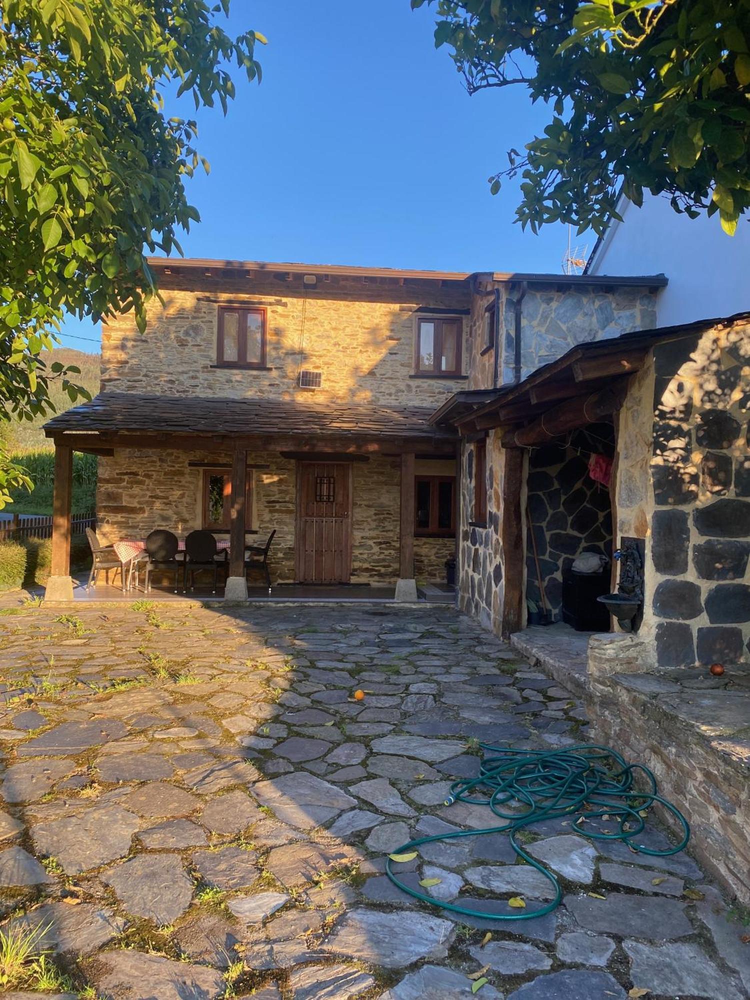Casita Feliz Entre Montanas Y Cerca Del Mar Trabada Exterior foto